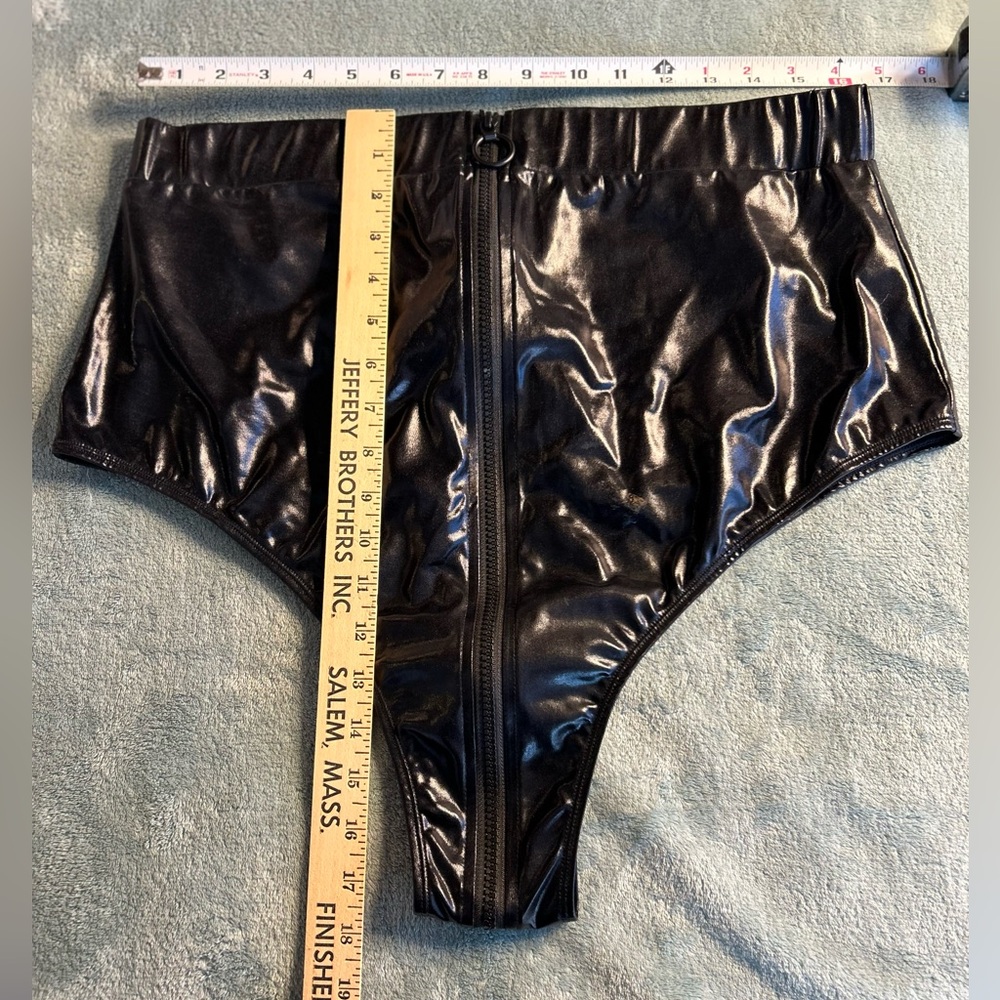 Lovehoney lingerie Wet Look Zip panties Black and shiny! Size 5X/6X NWT